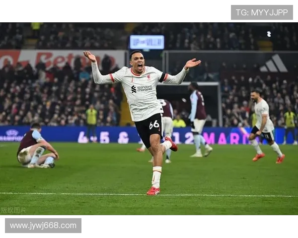 阿隆索回归获利物浦球迷热烈欢迎 阿诺德却遭球迷嘘声回应